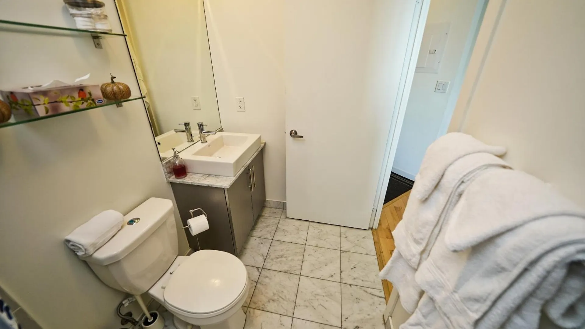 Apartment Rivetstays - The Bremner I Toronto Canada
