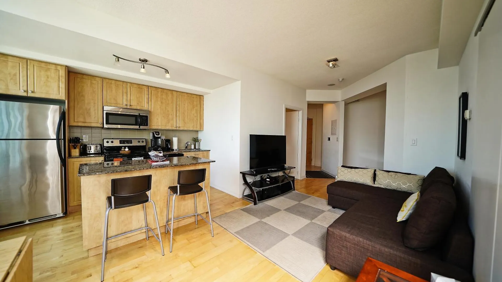 Rivetstays - The Bremner I Toronto